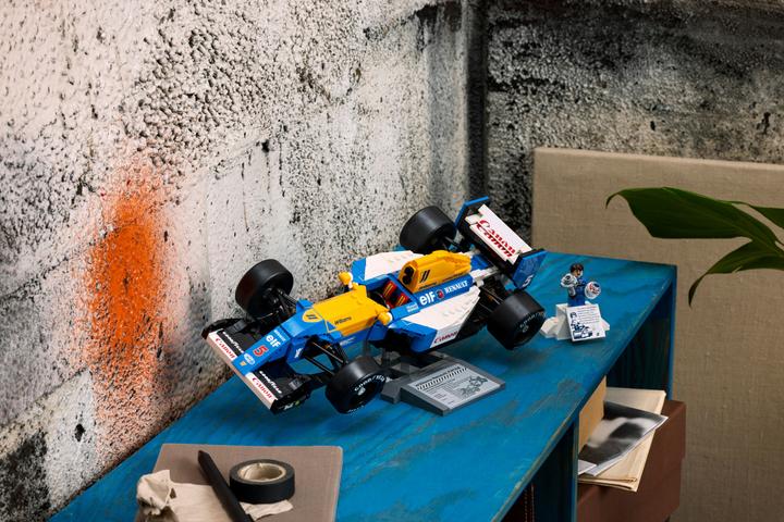 Actual product image LEGO Williams Racing FW14B mit Nigel Mansell (10353, LEGO Icons)