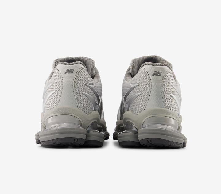 Immagine prodotto New Balance U20005UW - 2000 (42)
