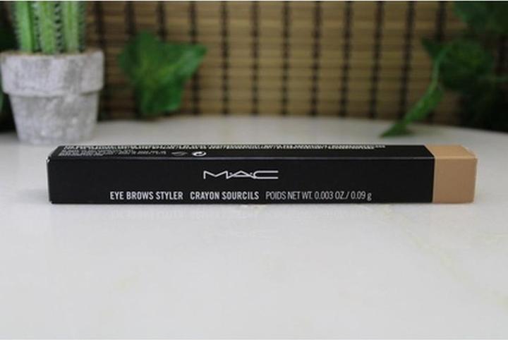 Actual product image MAC Cosmetics Eyebrow Styler Omega (Omega)