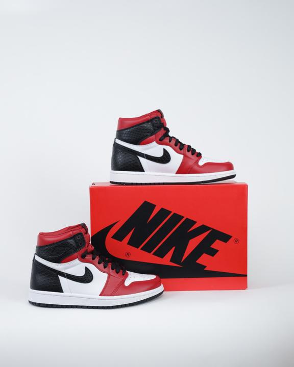 Image du produit Nike Chaussures Air Jordan 1 High OG (37.5)