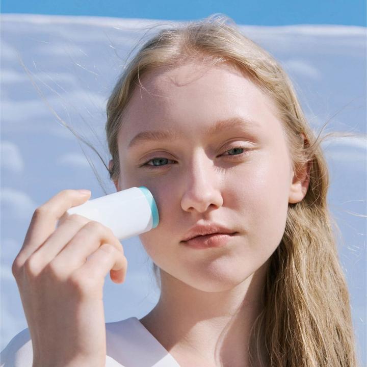 Produktbild Skin1004 Madagascar Centella Hyalu-Cica Silky-Fit Sun Stick (Sonnenstick, SPF 50+, 20 ml, 20 g)