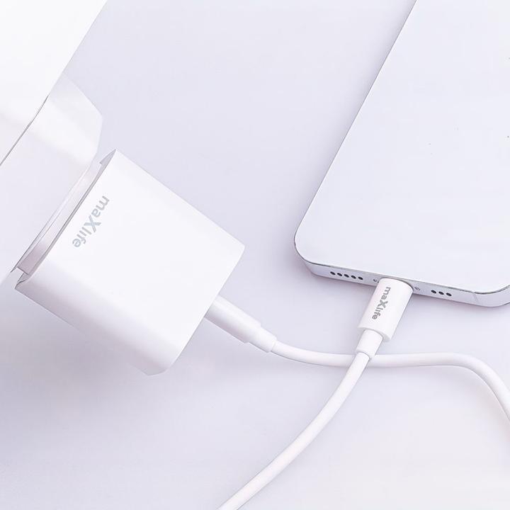 Actual product image Maxlife MXTC-06 PD QC charger 1x USB-C 20W white + USB-C - Lightning cable 20W (20 W, 1 portion)
