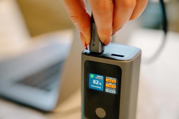 Actual product image Verbatim CnGo Power Bank 27000mAh 183W (27000 mAh, 183 W, 99.90 Wh)