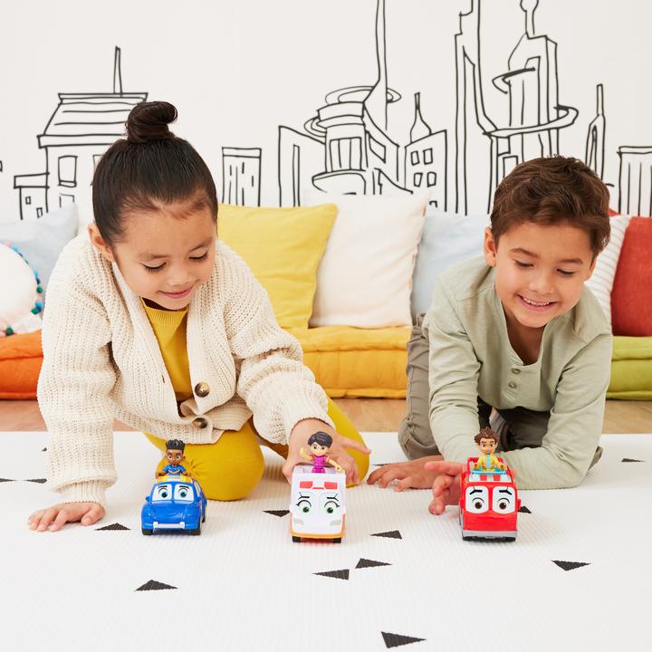 Produktbild Spin Master Disney Junior Firebuds, Jayden und Piston, Actionfigur und Spielzeugpolizeiauto mit interaktiver Aug