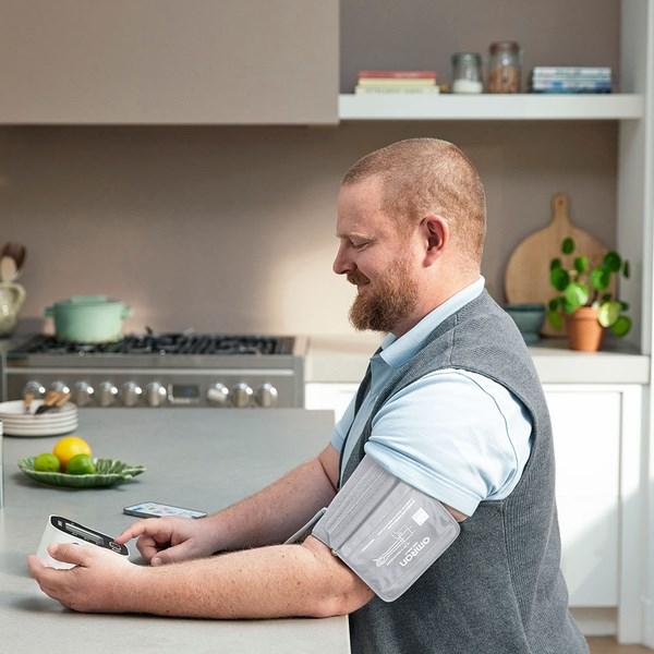 Produktbild Omron M2 Intelli IT (Blutdruckmessgerät Oberarm)