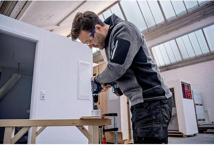 Image du produit Bosch Professional Perceuse-visseuse à percussion sans fil GSB 18V-90 C (2x4.0Ah ProCore, GAL 18V-40, L) (Fonctionnement sur batterie)
