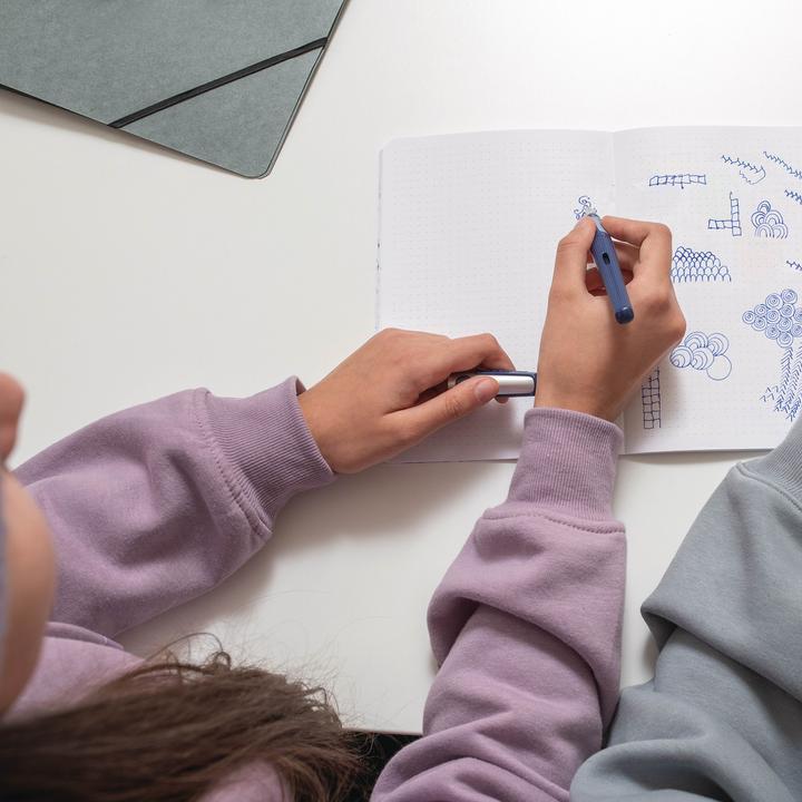 Image du produit Pelikan Stylo plume o structure P481L, bleu Corps rainuré, grip ergonomique souple (Bleu, 1 x)