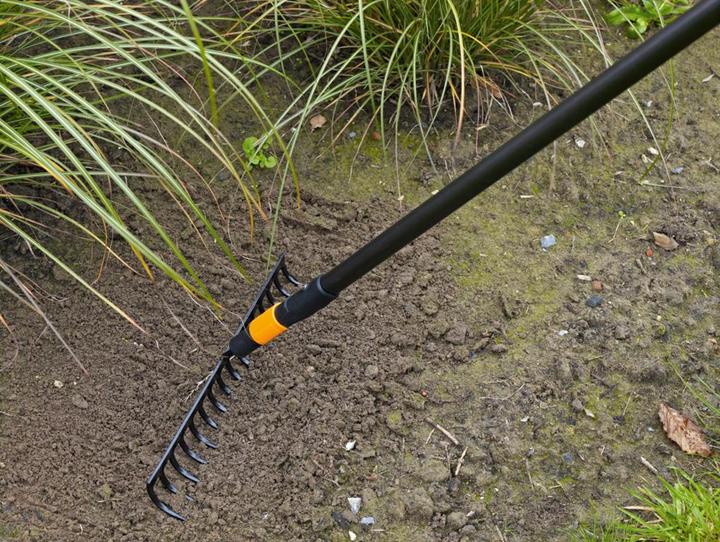 Actual product image Fiskars Rake