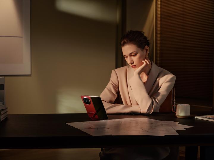 Produktbild Huawei Mate X6 (512 GB, Nebula Red, 7.93", Dual SIM, 50 Mpx, 5G)