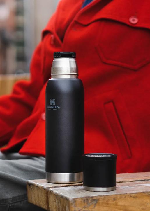 Produktbild Stanley 1913 - The Adventure To-Go Bottle 1.0L / 1.1 QT - Black (1 l)