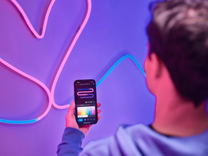 Produktbild Trust GXT904 VYBZ RGBIC 5M LED NEON L (Mehrfarbig, RGBIC, 500 cm, Indoor)