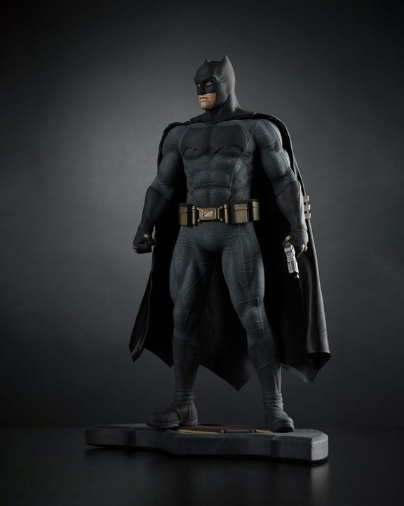 Produktbild DC Direct Batman v Superman: Dawn of Justice Statue 1/6 Batman 32 cm