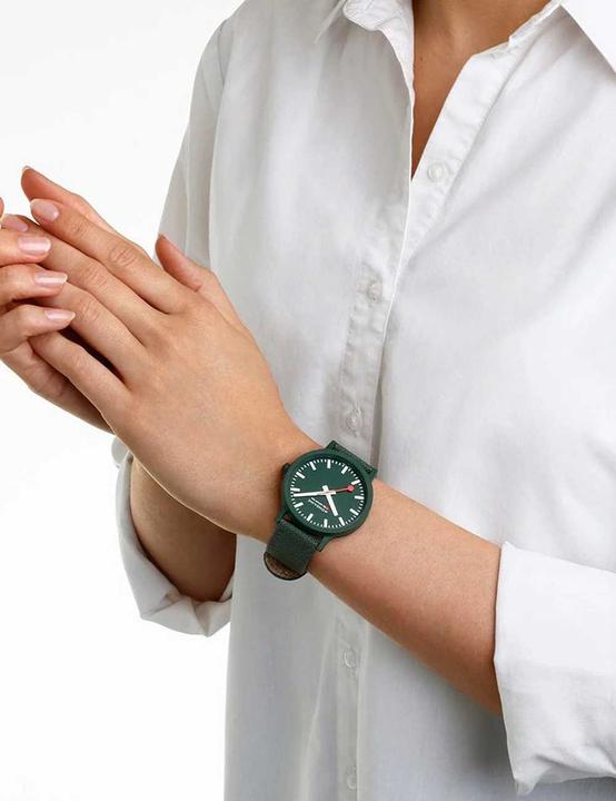 Actual product image Mondaine Essence (Analogue wristwatch, 41 mm)