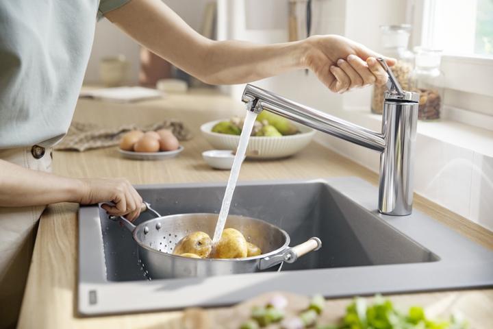 Actual product image hansgrohe Kitchen mixer with single-lever mixer Zesis M33 black 74802670