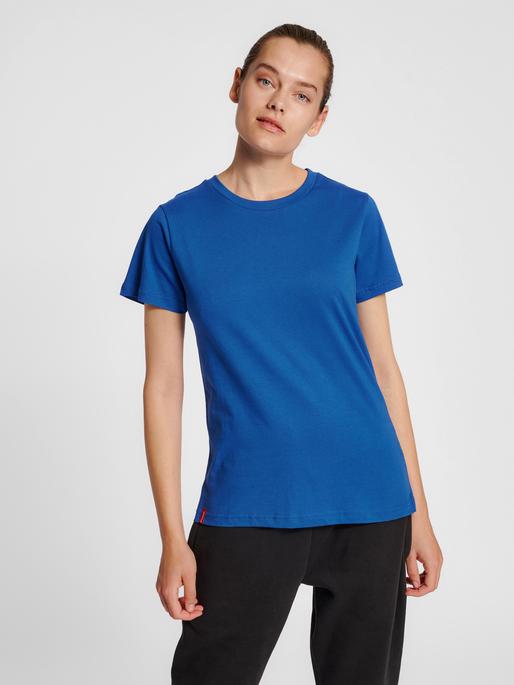 Actual product image hummel Hmlred Basic T-Shirt S/S Woman (S)