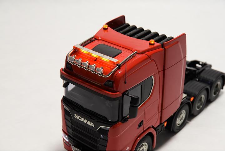 Actual product image Carson 1:14 Scania SLT8x4 warning beam/strobo set