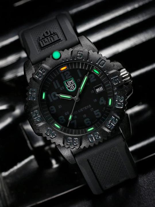 Actual product image Luminox X2.2072 Sea Lion men's watch unisex watch 37mm 10ATM (Swiss made, Diving watch, Rotating bezel left, 37 mm)
