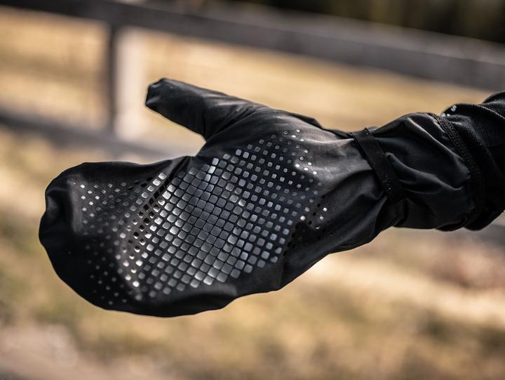 Actual product image Compressport Hurricane Waterproof 10/10 Mittens (S, M)