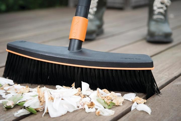 Produktbild Fiskars Strassenbesen (1 Stk.)
