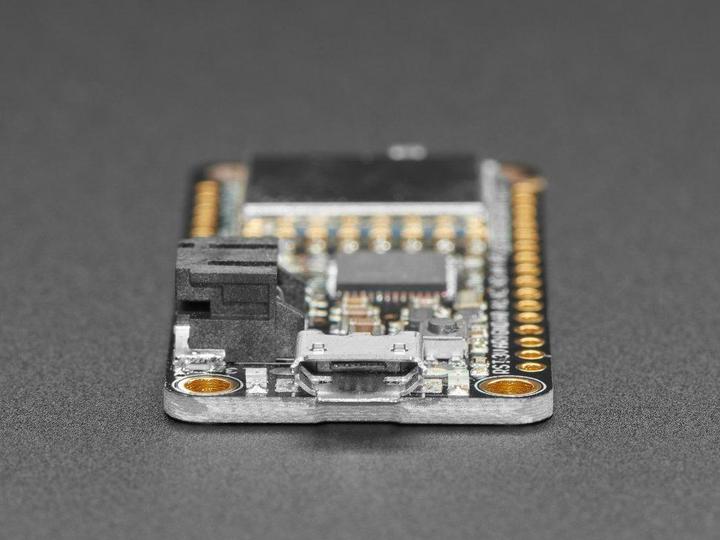 Actual product image Adafruit Feather M0 RFM96 LoRa Radio - 433MHz (Microcontroller)
