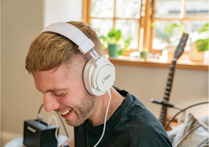 Actual product image Carry-On Over-ear headphones SH100 White (No noise cancellation, Cable)