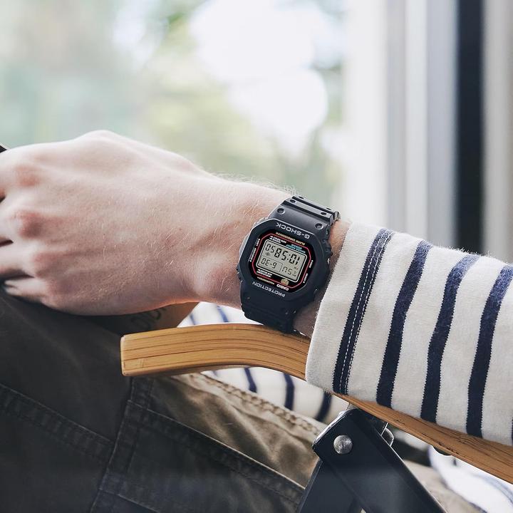 Produktbild Casio DW-5600RL-1ER (Chronograph, Digitaluhr, 42.80 mm)