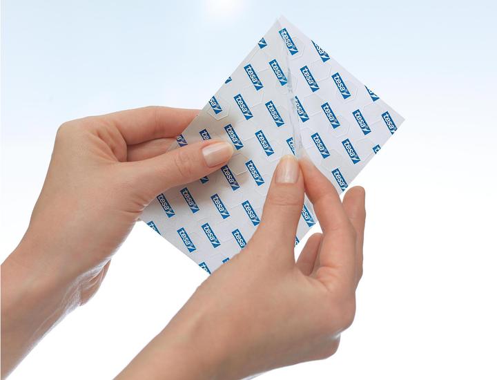 Produktbild tesa TACK doppelseitige Klebebads, transparente Klebestreifen