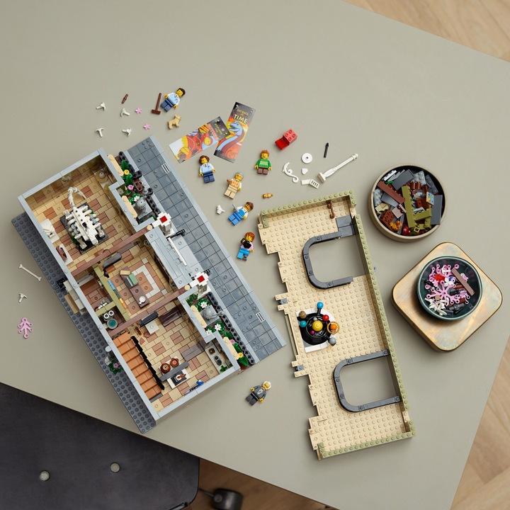 Actual product image LEGO Natural History Museum (10326, LEGO Icons)