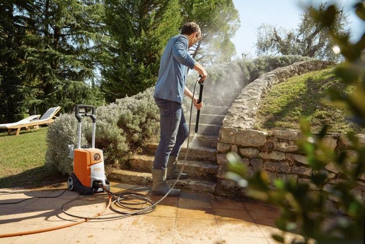 Actual product image Stihl RE 110 Hogedrukreiniger | 1700 W | 110-150 bar | 380 l/u - 49500114520 (Electrical connection)