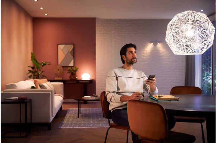 Actual product image Philips Hue White Ambiance (E27, 9 W, 806 lm, 3 x, F)