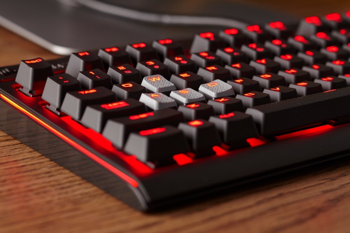 Produktbild Corsair Strafe (CH, Kabelgebunden)
