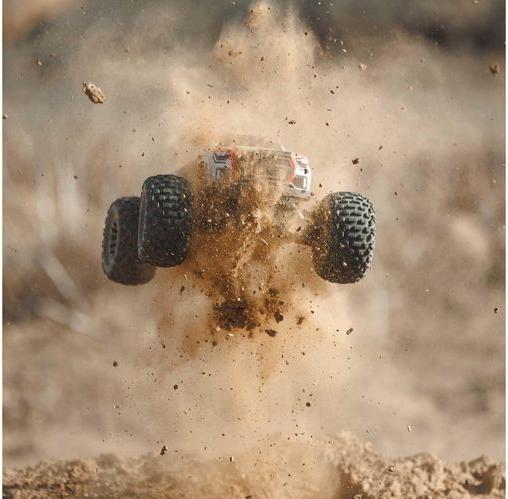 Produktbild Arrma M.TRUCK GRANITE BLX 1:10 4WD EP RTR 223S BLX Brushless - Red w/DSC (RTR Ready-to-Run)