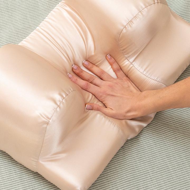 Actual product image InnovaGoods Anti-wrinkle neck pillow (50 x 50 cm)