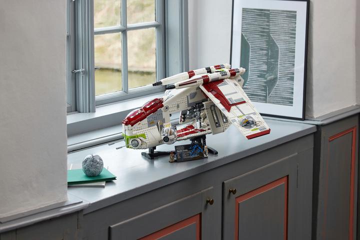 Actual product image LEGO UCS Republic Gunship (75309, LEGO Rare Sets, LEGO Star Wars)