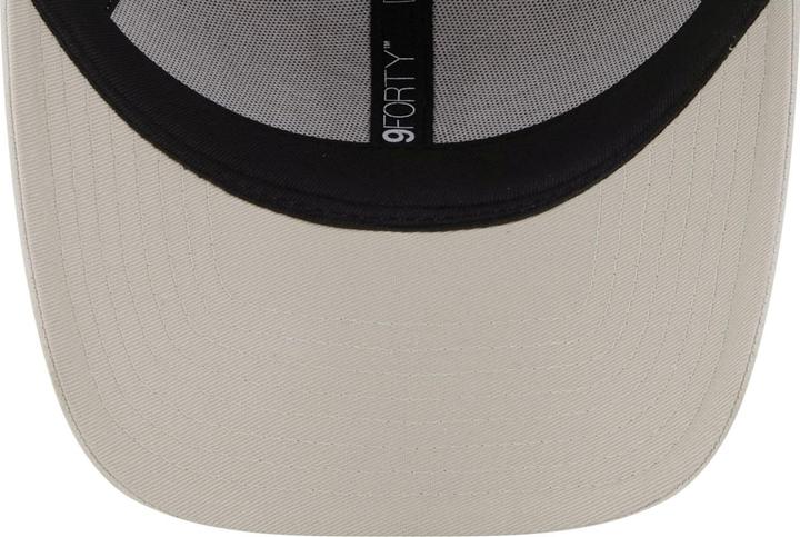 Actual product image New Era 9Forty Velour Manchester United