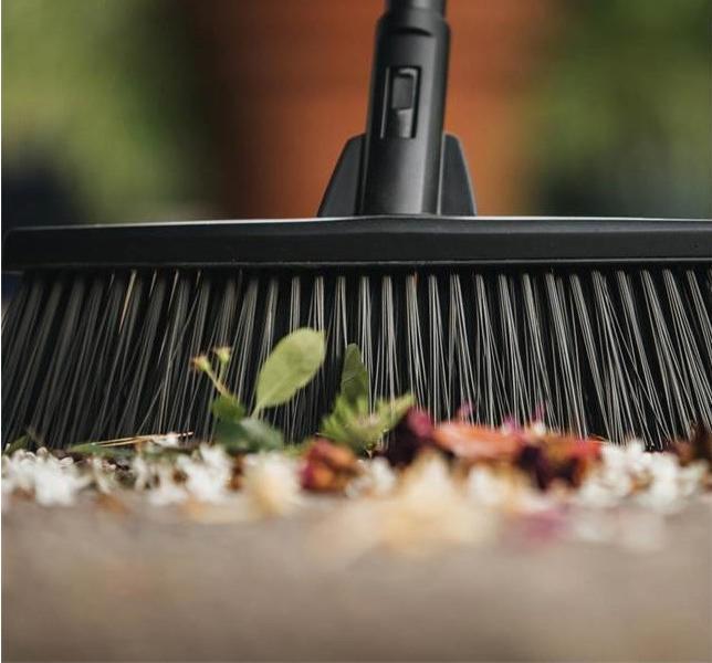 Actual product image Fiskars Universal yard broom M, 1025921 (1 pcs.)