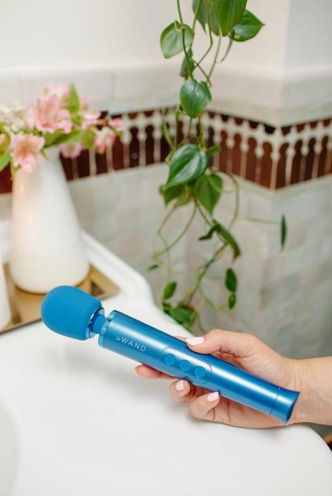 Actual product image Le Wand Wall Massager