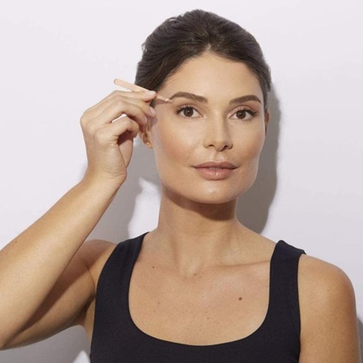 Actual product image Tweezerman A set of tweezers in a Rose Gold case