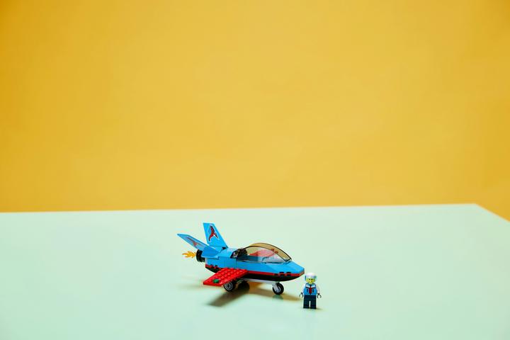 Actual product image LEGO Stunt Plane (60323, LEGO City)