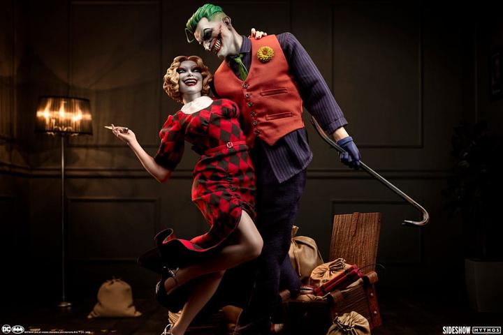Actual product image Sideshow DC Comics Mythos Statue 1/5 The Joker and Harley Quinn: Lawless Love 41 cm