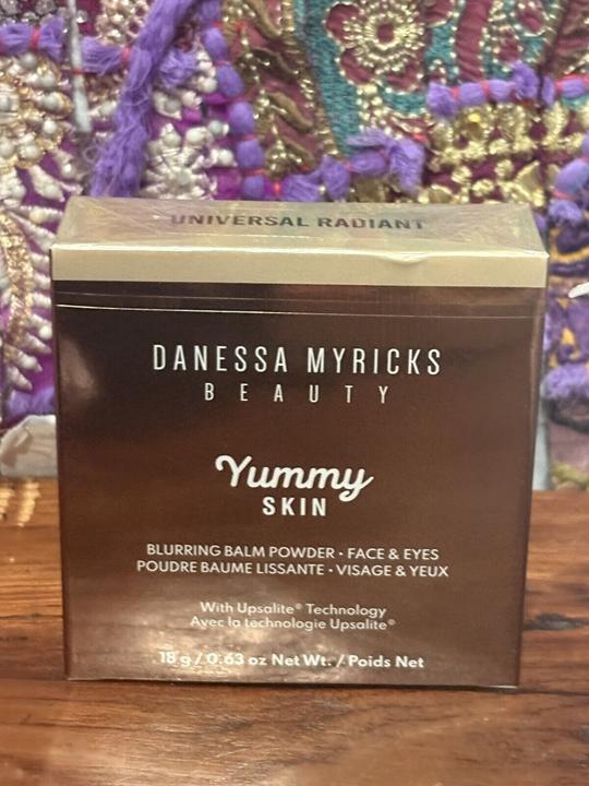 Produktbild Danessa Myricks Yummy Skin - Blurring Balm Powder Universal Radiant (Universal Radiant)