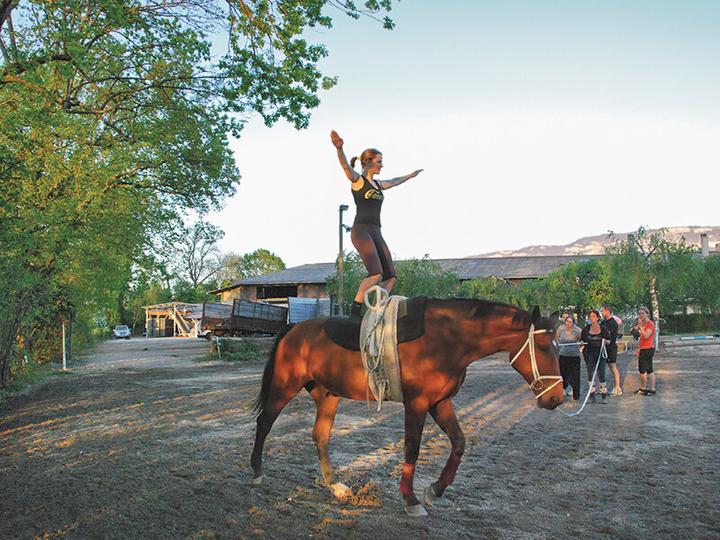 Immagine prodotto Smartbox Loisirs e distensione in famiglia: soggiorni e attività da vivere insieme (4 Persone)