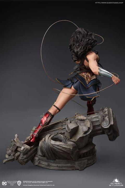 Actual product image Queen Studios Wonder Woman Comic Statuette 1/4 Wonder Woman Early Bird Version 47 cm