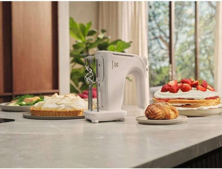Actual product image Electrolux Line 300 EHM4W hand mixer, white (500 W)