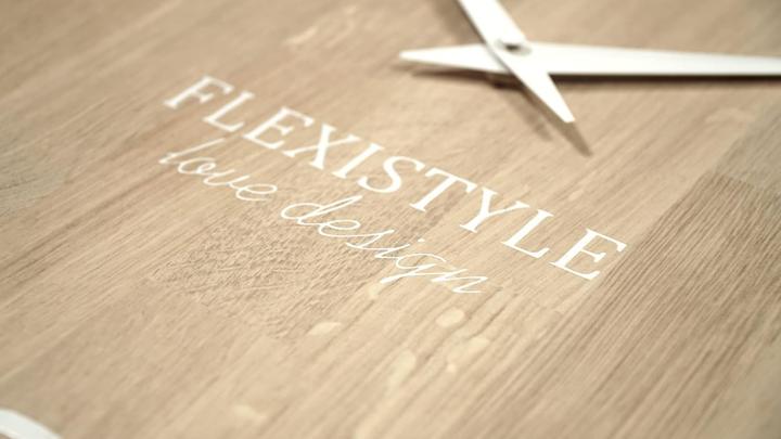 Produktbild Flexistyle Wanduhr aus Eiche, geräuschlos, modern für Wohnzimmer (50 cm)