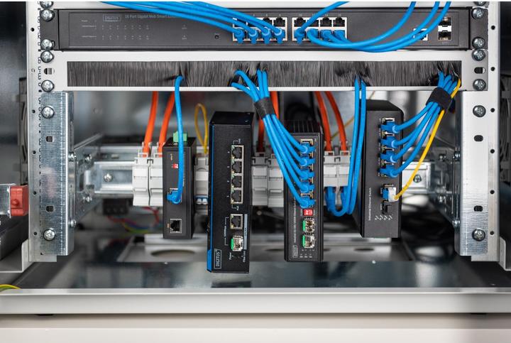 Actual product image Digitus 483 mm (19") DIN Rail Holder, 4U