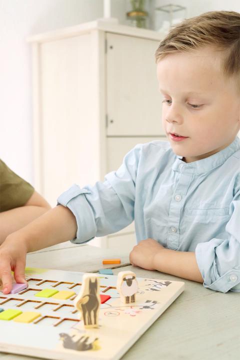 Actual product image small foot Bridge game "4 Friends (English, German, 2 - 4 Players)