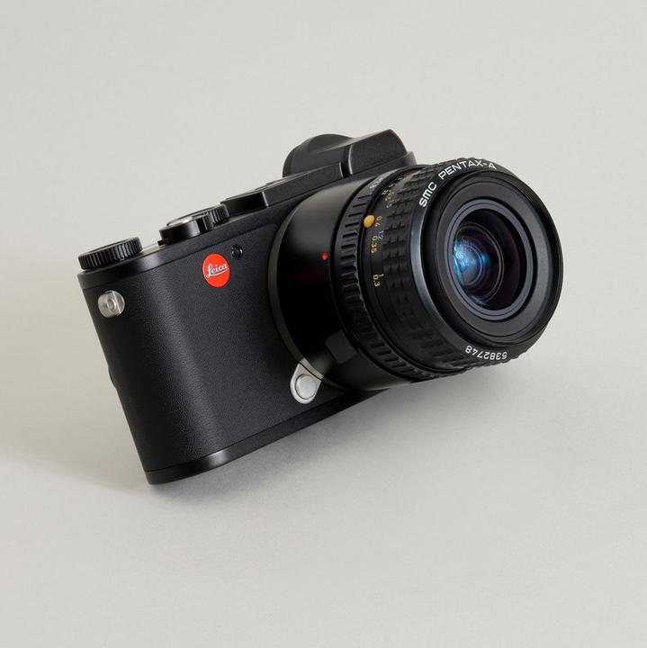 Produktbild Urth Lens Mount Adapter: Compatible with Pentax K Lens to Leica L Camera Body