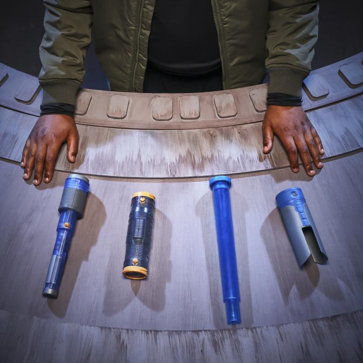 Actual product image Star Wars Lightsaber Forge Kyber Core Cal Kestis, blaues individualisierbares elektronisches Lichtsc