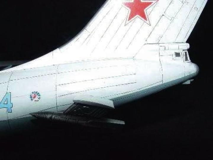 Actual product image Trumpeter Ilyushin IL-78 Midas
